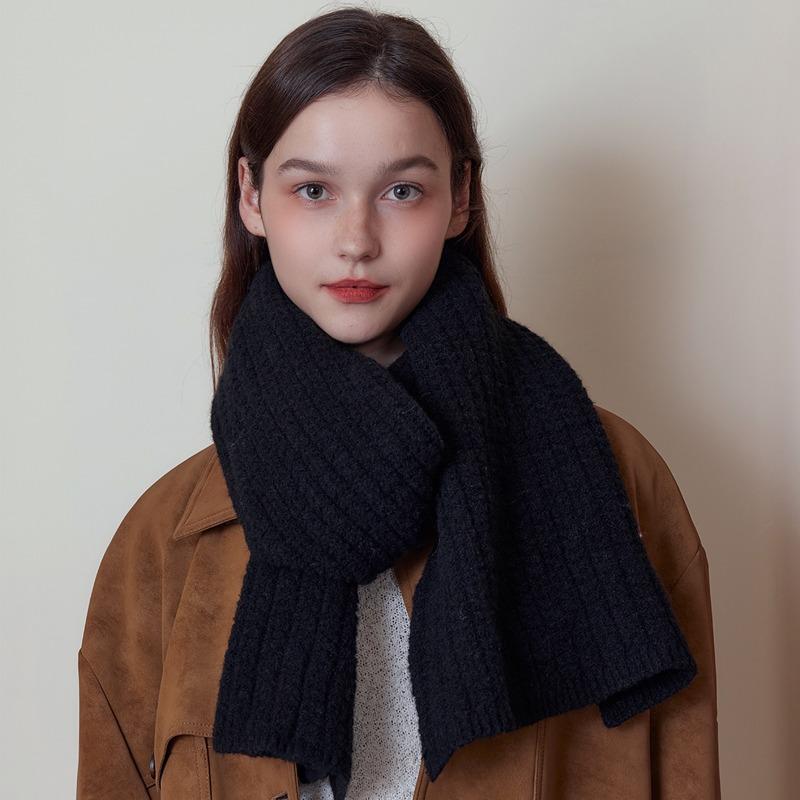 Wool solid color knitted scarf for men and women in winter British retro warm thickened college style couple wool scarf
