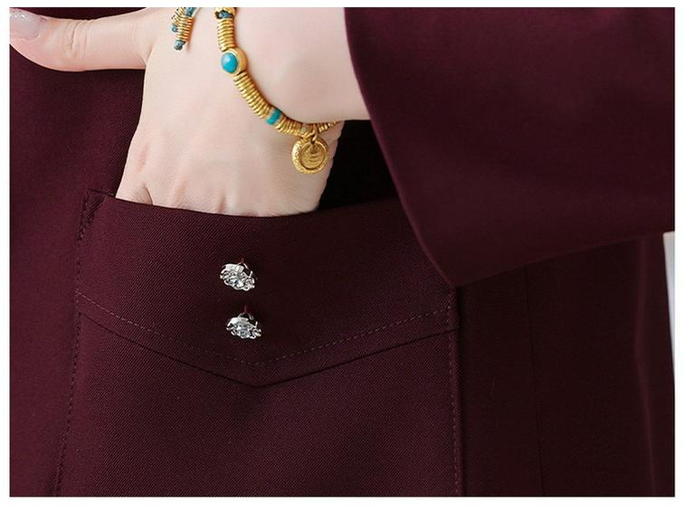 Podzimní móda Stylový kabát s klopami pro ženy středního věku 40-50 let - Elegantní krátký drobný design