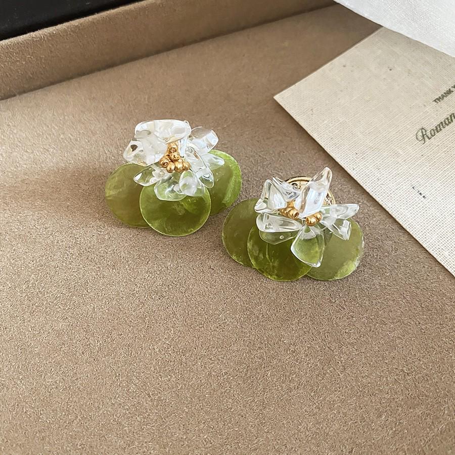 Silberne Schmetterlings- und Perlenohrringe - Elegante Sommermode für Frauen