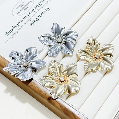 Einfache Blumenstecker, Modische Temperament Metall Kalter Wind Mehrschichtige Diamantstecker