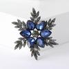 Rhinestone Snowflake Brooch for Women Unisex Pearl Flower Pins Banquet Party Backpack Gifts Jewelry Accessories