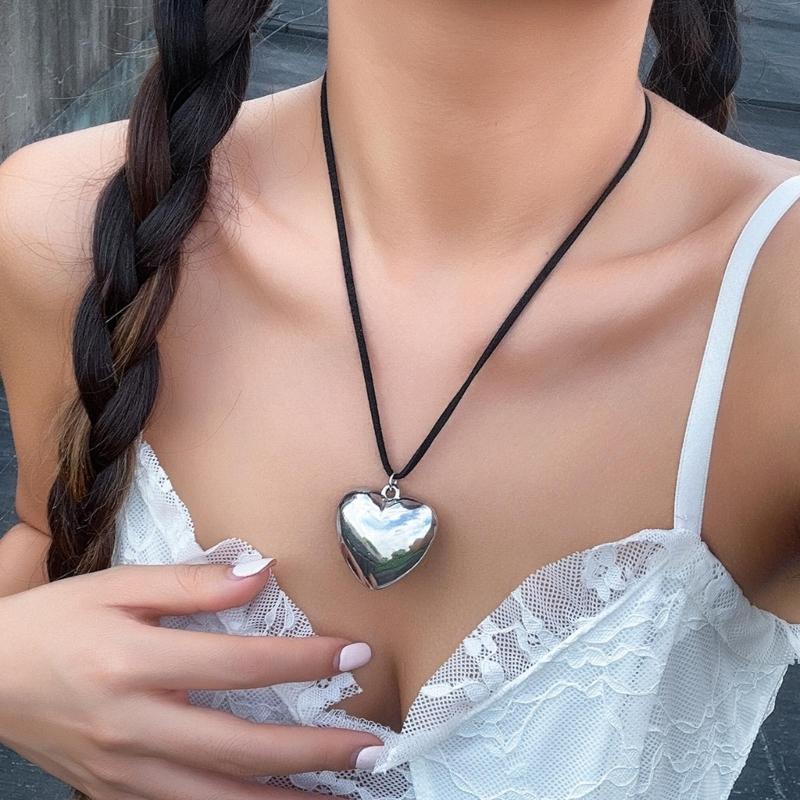 Silver Love Heart Aesthetic Necklace Fashion Simple Clavicle Chain Women Girls Velvets Rope Necklace Party Birthday Gift