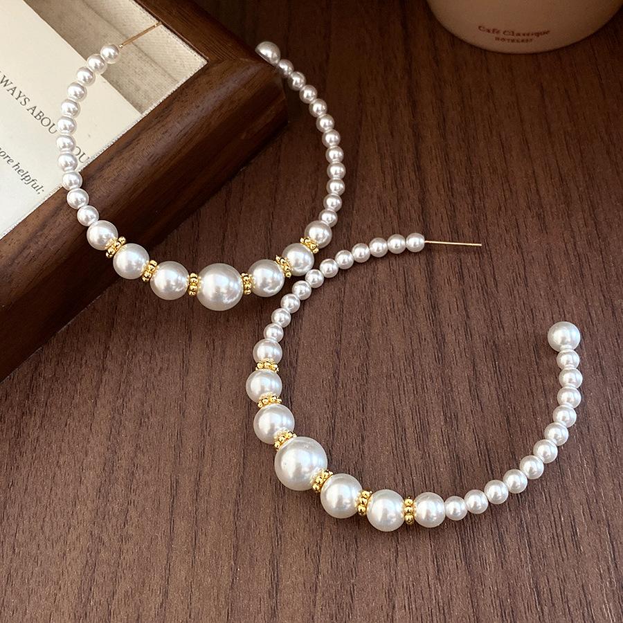 

Silver Needle Pearl Beaded C-Shaped Pendant Earrings Niche Fashion Simple Design Earrings Light Luxury Premium Temperament Earrings