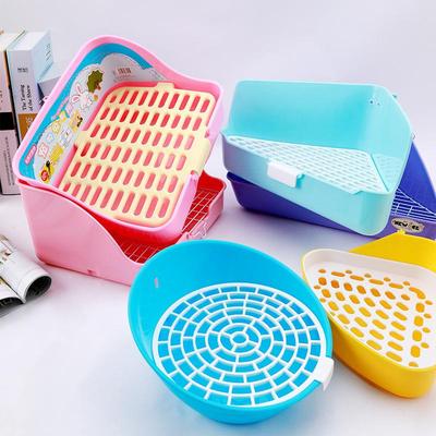 Toilettes pour animaux surélevées anti-éclaboussures en forme de triangle pour lapins, cochons d'Inde et chinchillas – Tailles petite et grande disponibles