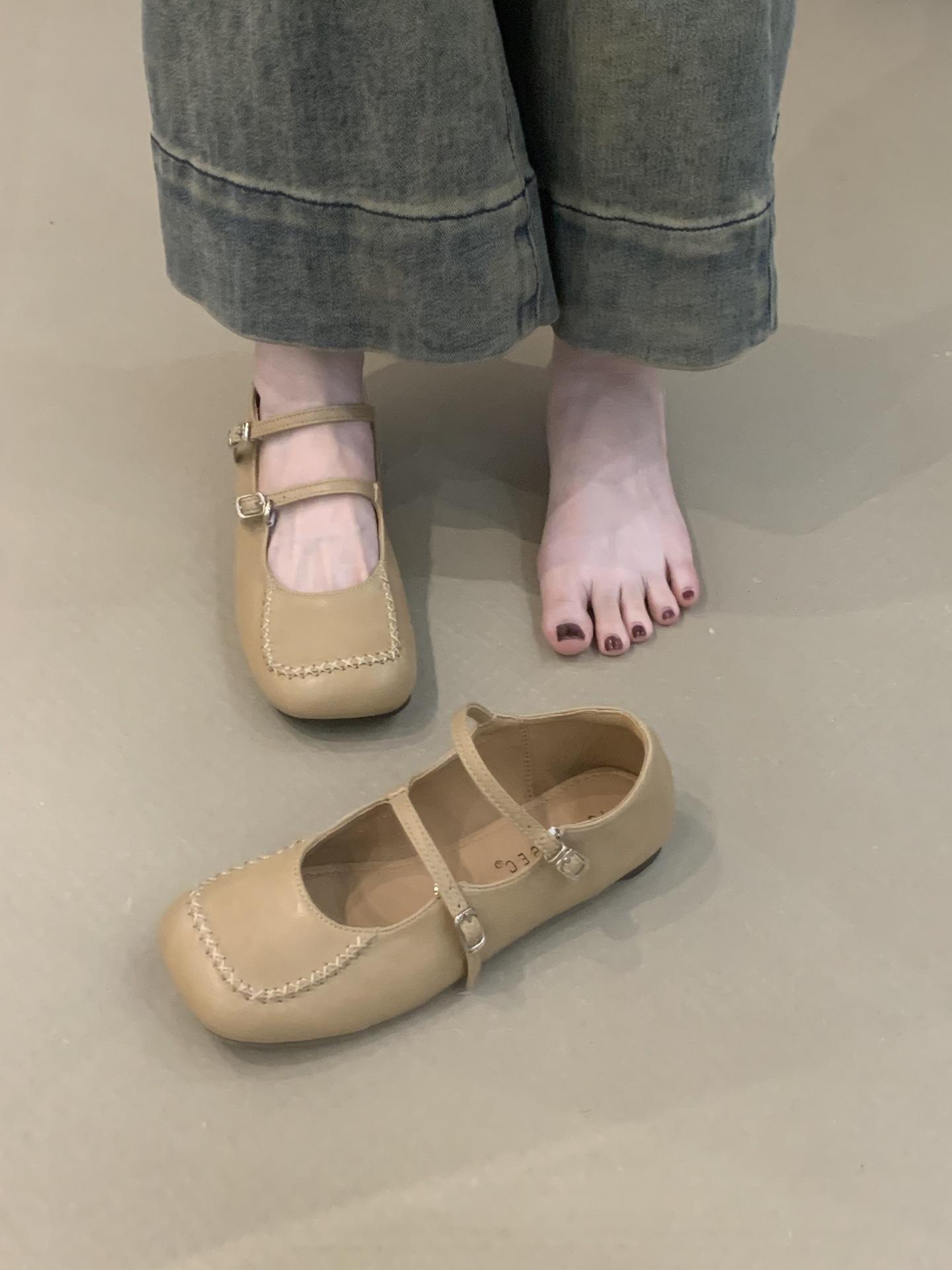 

Retro square head, shallow mouth flat bottom, one-word buckle women s 2025 new black soft leather soft sole Mary Jane shoes, small leather shoes 39