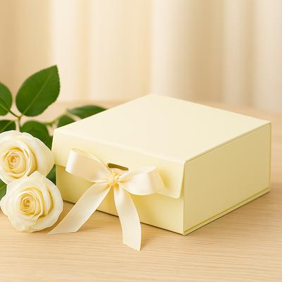Flat Pack Gift Box Medium Ivory 20x18.2x8cm