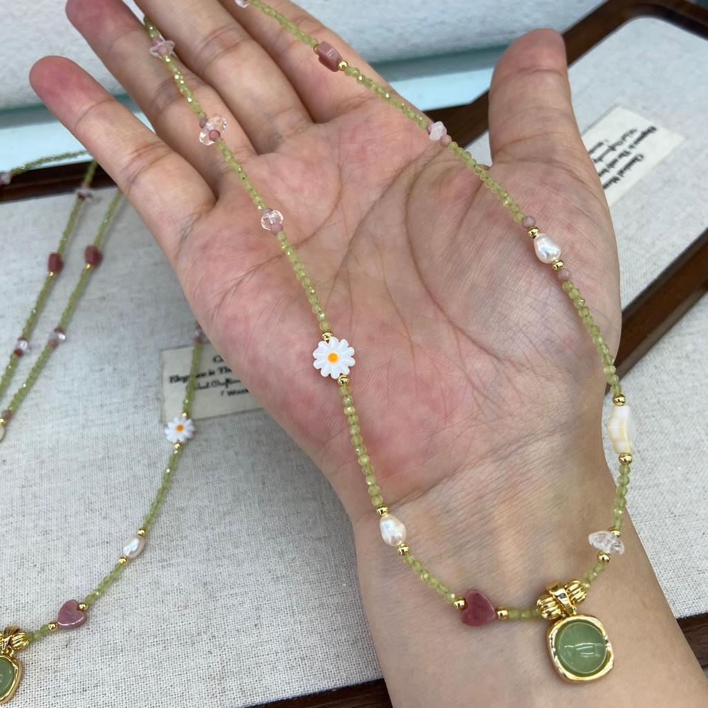 Fresh Natural Spinel Shell Heart Shaped Daisy Flower Necklace Olive Extreme Clavicle Chain Love Vintage Necklace