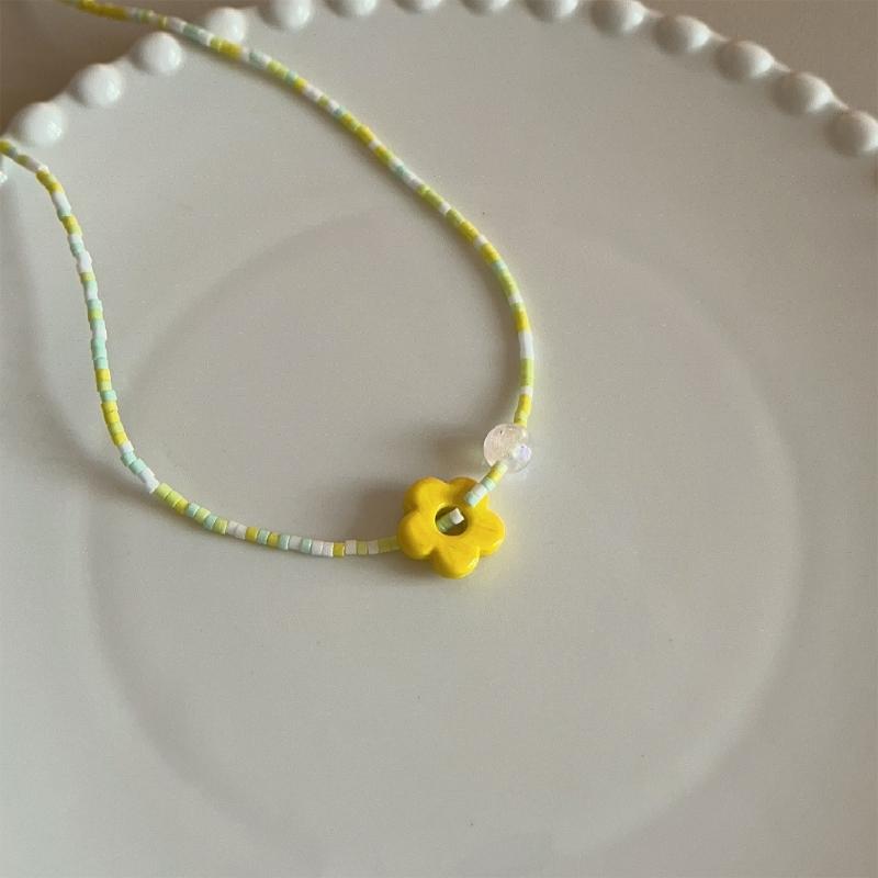 Resin Flower Pendant Necklace Crystal Bead Choker Sweet Dopamine Clavicle Chain Choker Jewelry for Women Girl Teen