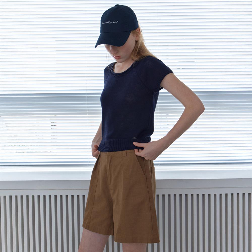 Elssibeui Tuck Detail Bermuda Pants_Camel