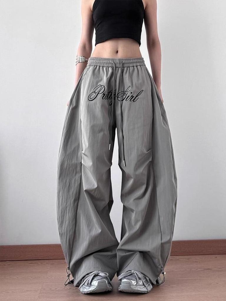 Women's Spring 2025 Pleated Parachute Cargo Pants with American Letter Embroidery - Wide-Leg Scimitar Design