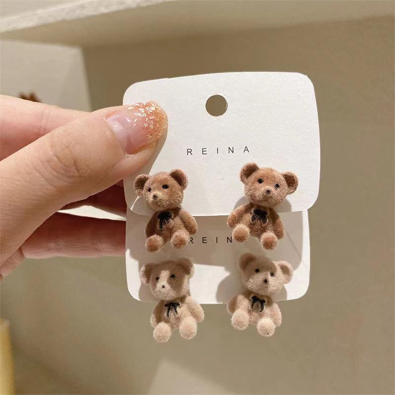 Niedliche beflockte Plüsch-Bär Ohrstecker für Damen Schmuck Party-Accessoires Geschenk