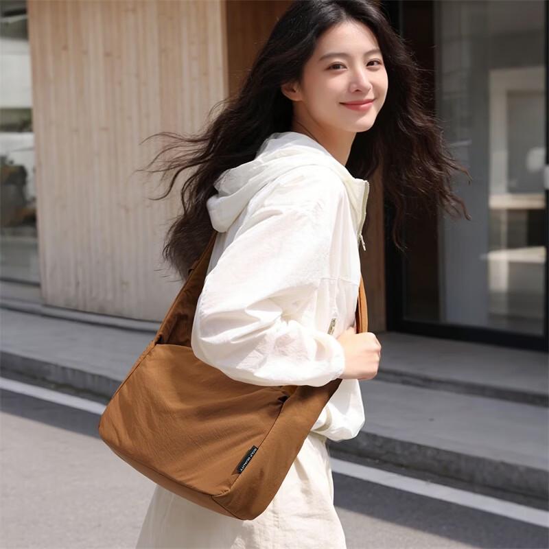 GOLF Women s Lightweight Canvas Crossbody Bag