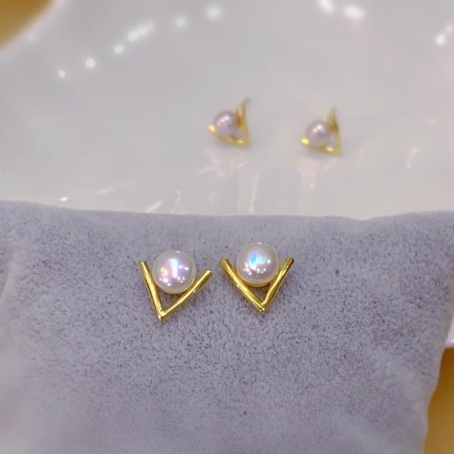 French Gold V-shaped Simple and Beautiful Stud Earrings Natural Freshwater Pearl Stud Earrings Women's Sterling Silver Niche Design High-end Earrings