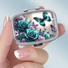 Tragbare Pillendose mit 2 Fächern, Mini-Metall-Medikamenten-Organizer-Etui, Niedlicher bedruckter Pillenbehälter für Vitamine, Pillen, Schmuck, Reisen, Tägliche Anwendung