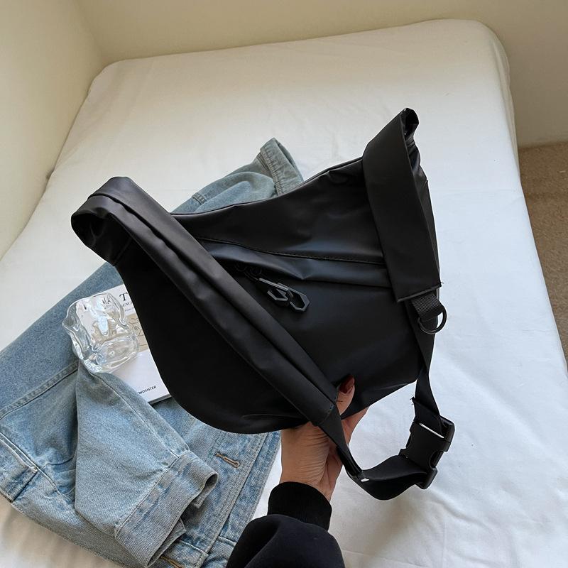 Casual simple tote bag 2025 new trendy texture shoulder bag large capacity men's and women's commuting foreign style messenger bag