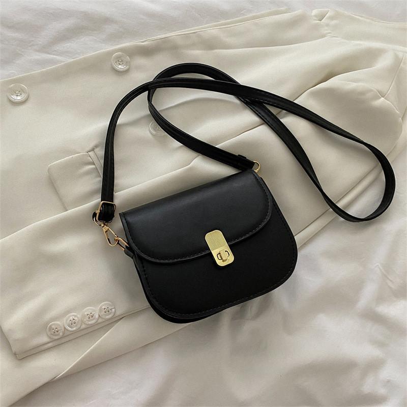Trendy Urban Minimalist Pu Saddle Bag For Women With Elegant Lock Closure Design чёрный