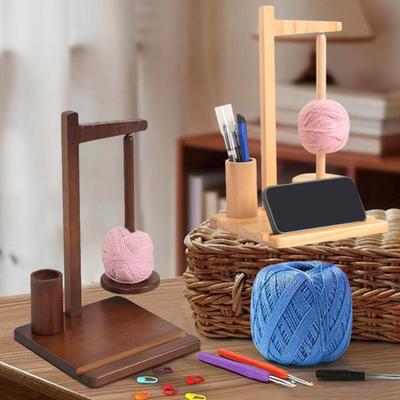 Hölzerner Garnhalter mit Handyhalterung, rotierender Pendel-Garnknäuel-Spenderständer, Bambus-Buchenholz-Garnspulenständer für Strickliebhaber, Überraschungsgeschenk