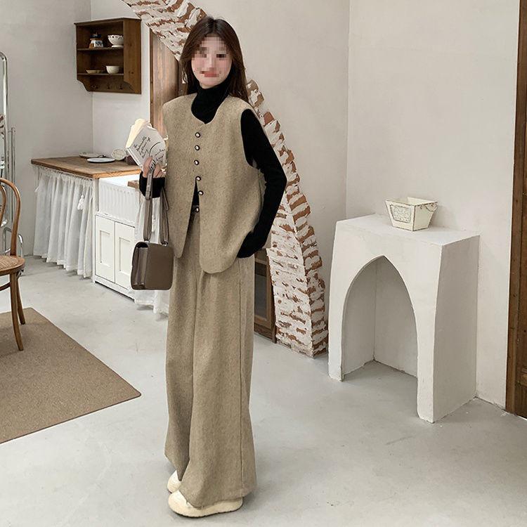 Dámský podzimní oblek ve stylu Yadan: Uvolněný set vesty a kalhot s širokými nohavicemi pro zeštíhlující vzhled