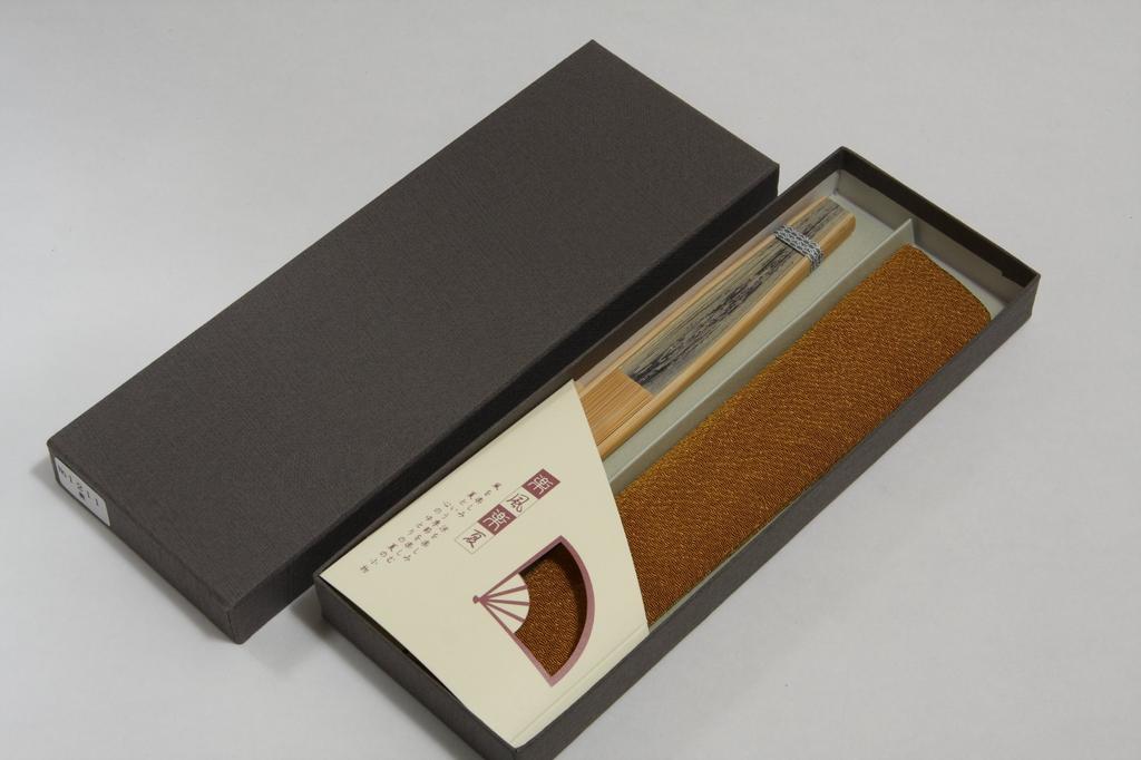 Hasegawa Men's Folding Fan, Auspicious Dragon Design, Made by Kyoto Artisans, Comes with Fan Bag and Paper Box