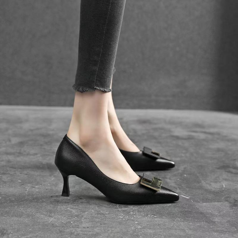 Frühling Nische Design Sinn Französische High Heels Damen Stiletto Aprikose Metall Schnalle Flacher Ausschnitt Einzelne Schuhe Damen