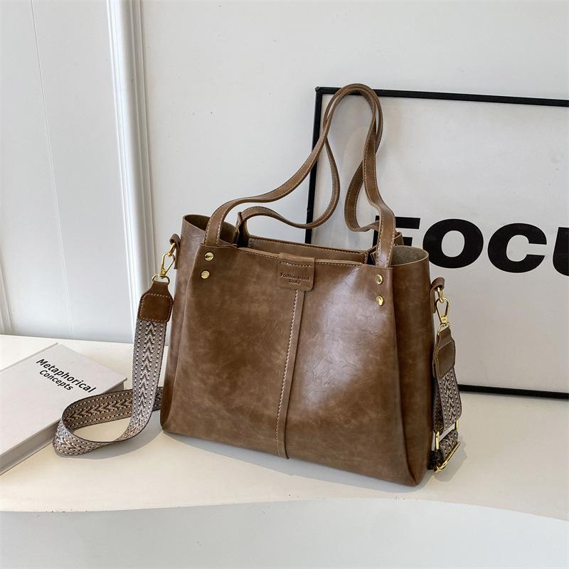 

Сумка-тоут на плечо большой вместимости для通勤, сочетающаяся со всем, женская, новая корейская версия, простая сумка на плечо 33*10*28CM света загар