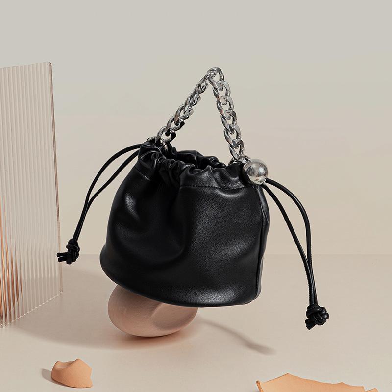 Niche Personality Drawstring Bucket Bag for Women's Retro Chain Leather One-shoulder Crossbody Bag Large Capacity
