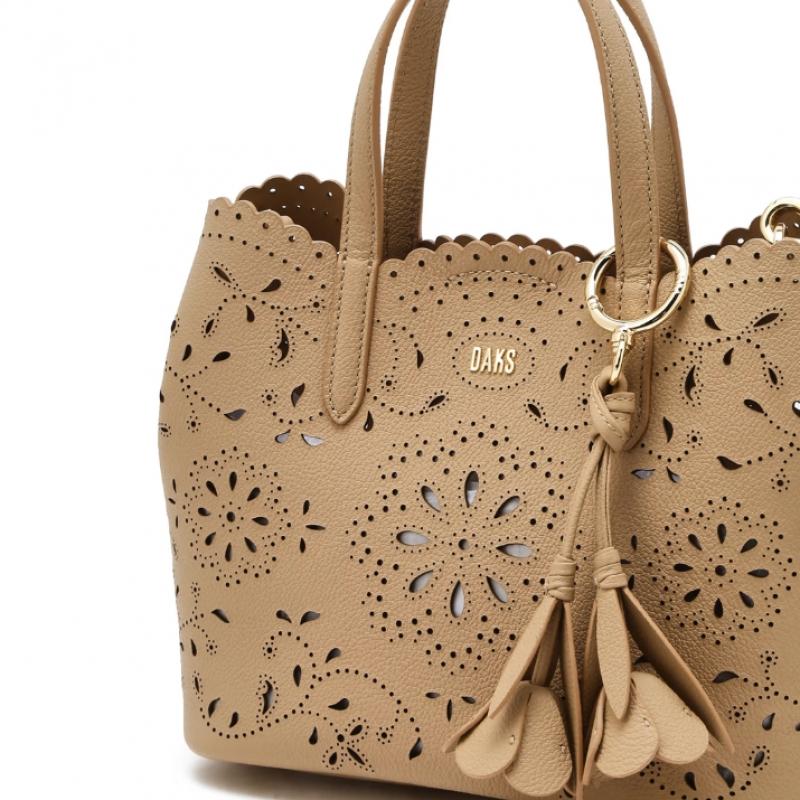 DakS Beige Cowhide Flower Punching Tote Bag S Dcba6e575i2