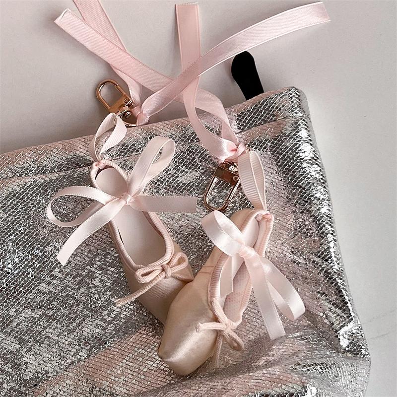 1PC ballet shoes exquisite and cute pendant mini cute simulation shoe shape keychain mini