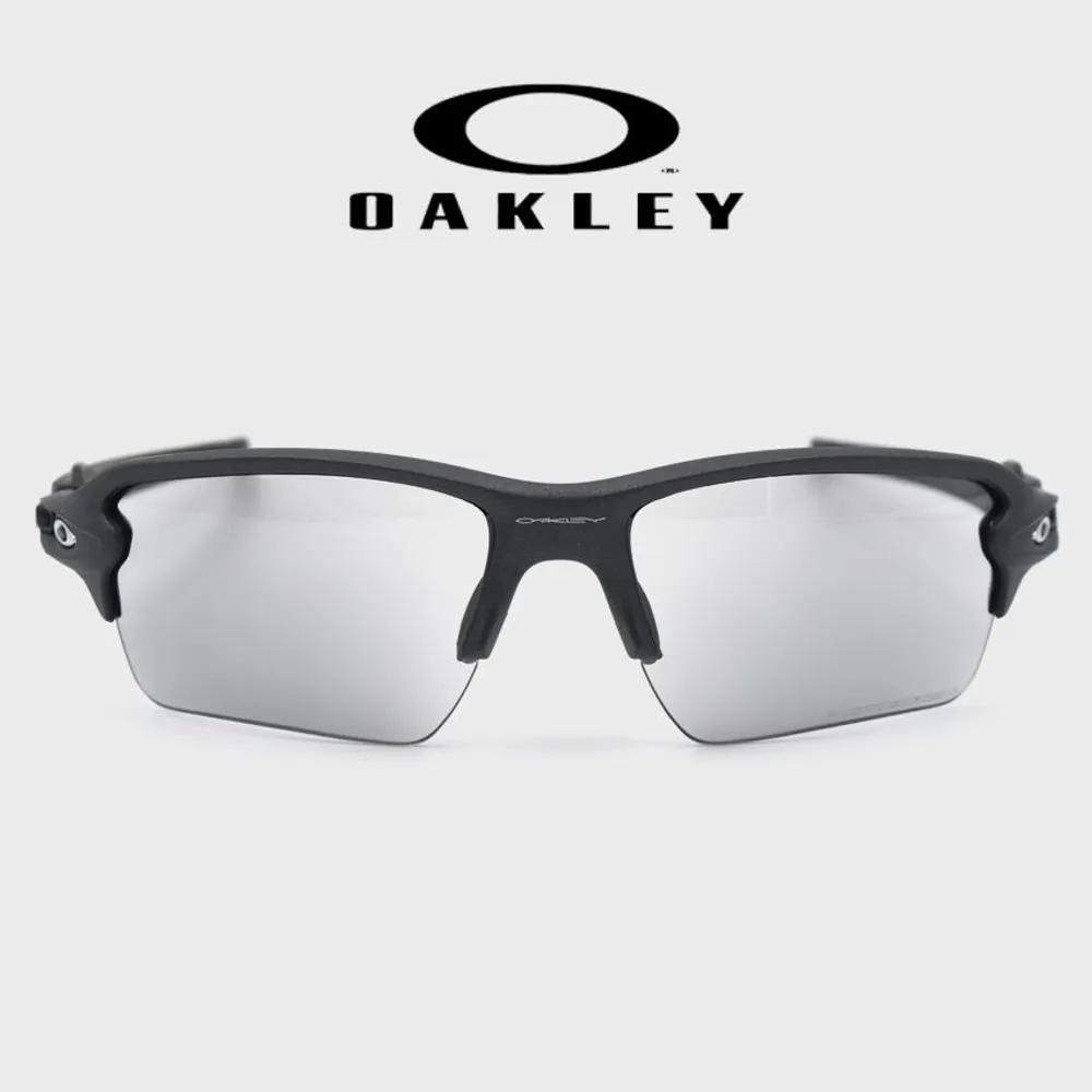 

Oakley Sunglasses Flak 2.0 XXL OO9488-0763 Photochromic Lenses