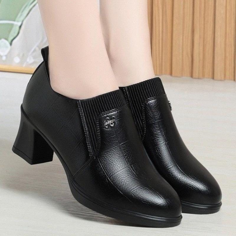 

Burgundy deep mouth single shoes soft leather mother thick heel leather shoes autumn new fashion women s leather shoes medium women s shoes 35 чёрный
