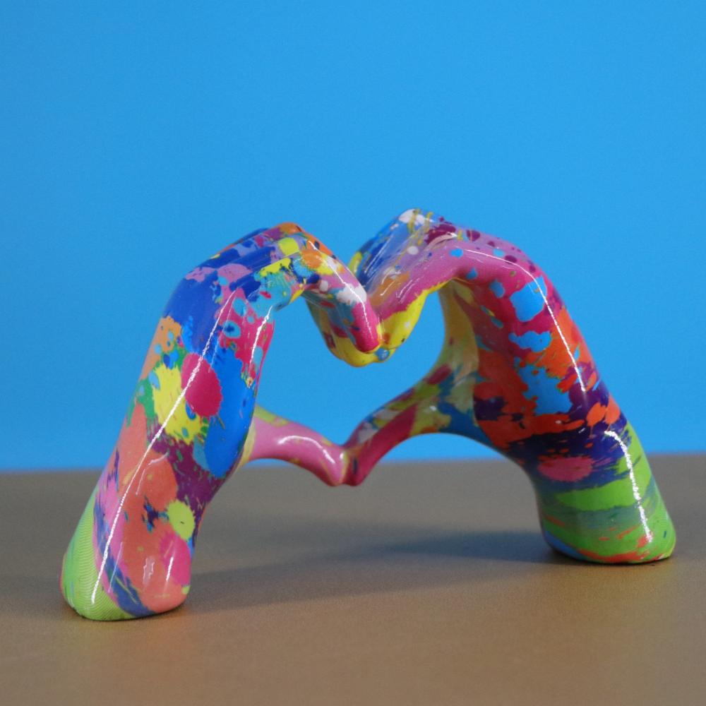 Creative Color Oil Painting Heart-shaped Gesture Figurine Ornament Love Hand Sculpture Modern Fashion Home Desktop Decoration