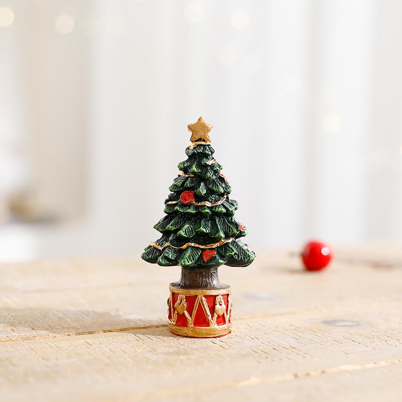 European Style Mini Christmas Tree Resin Ornament – Desktop Party Decoration