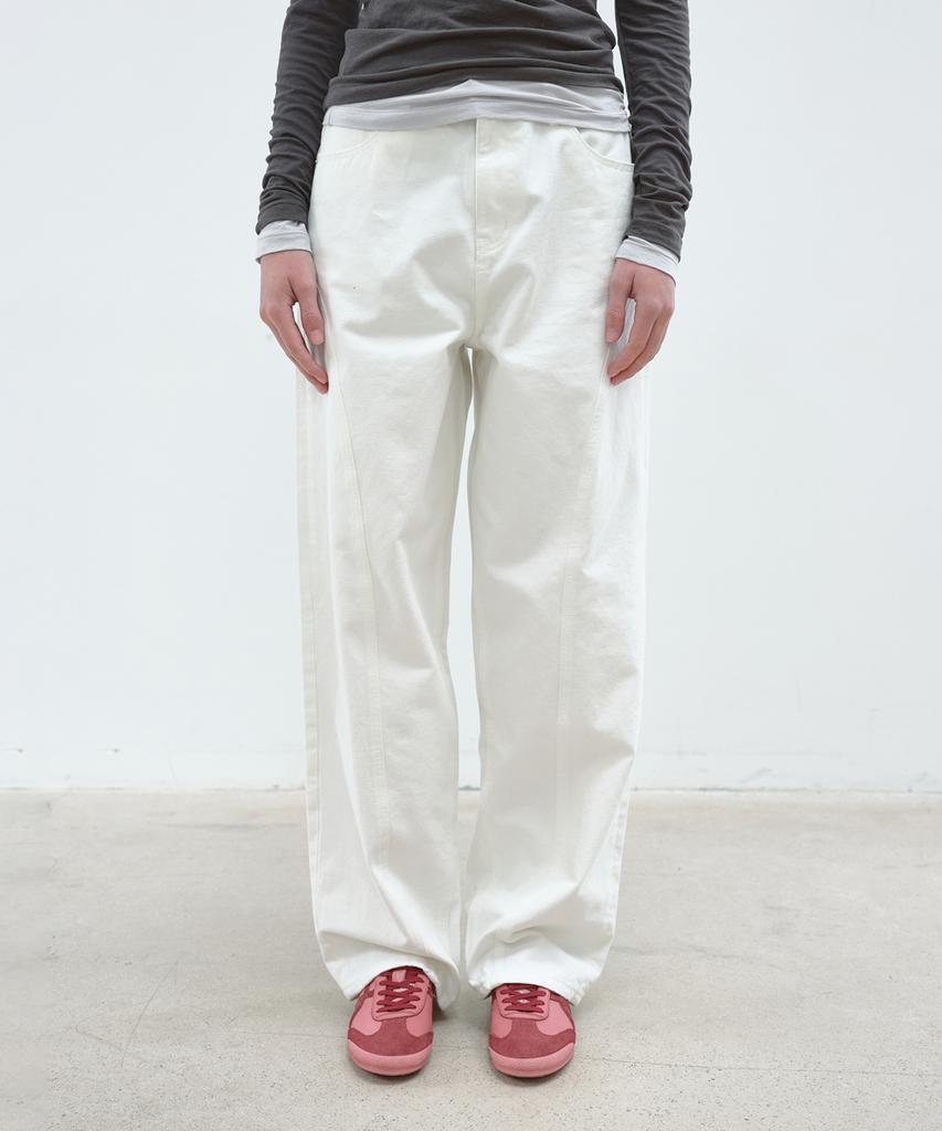 Aobteu Curved Line Wide Jeans - White