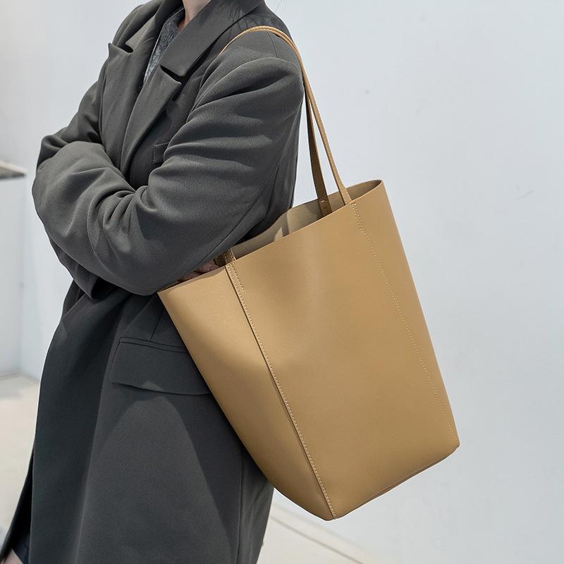 New Commuting Niche Leather Tote Bag, Cowhide High-end and Versatile, Large Capacity Women's Shoulder Bag