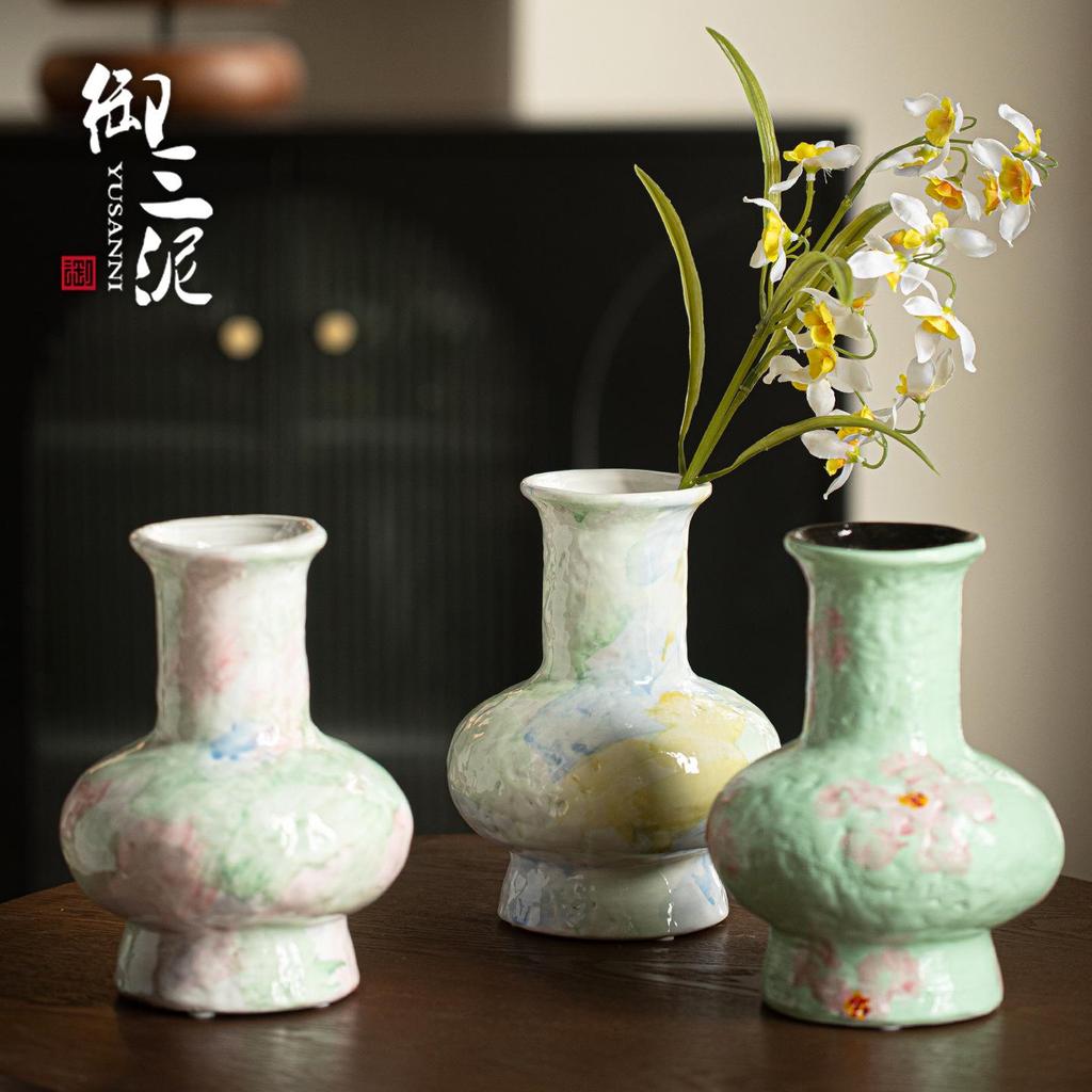 Yusan Ni Modern Ceramic Vase: Elegant Small Fresh Flower Arrangement for Living Room or Hotel Decor.