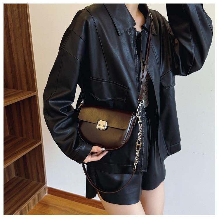 IELGY Melade Shoulder Bag Fashion Chain Crossbody Bag