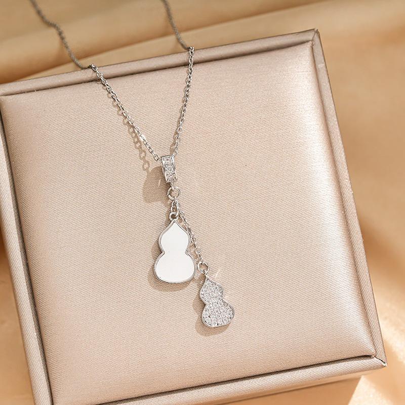 Japanese & Korean Minimalist Gourd Pendant Necklace - High-End, Trendy Women's Collarbone Chain Jewelry