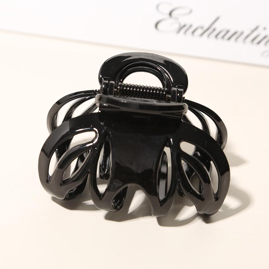 2026 Summer Medium Hairpin: Elegant High-End Shark Clip for Women's Bun