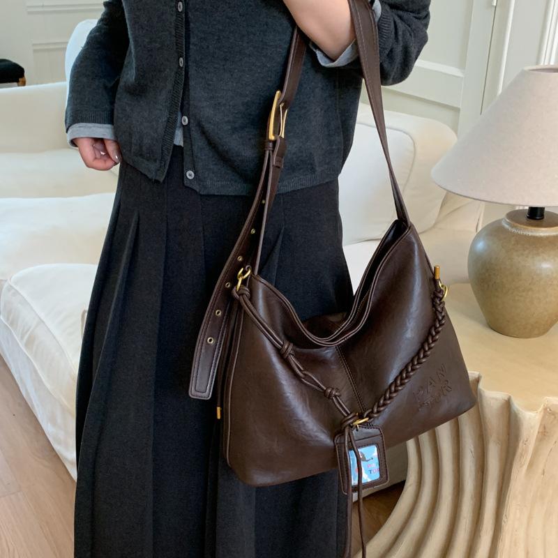 A Retro Casual Single-shoulder Crossbody Bag for Commuting To Work, A Soft Leather Large-capacity, Relaxed Tote Bag