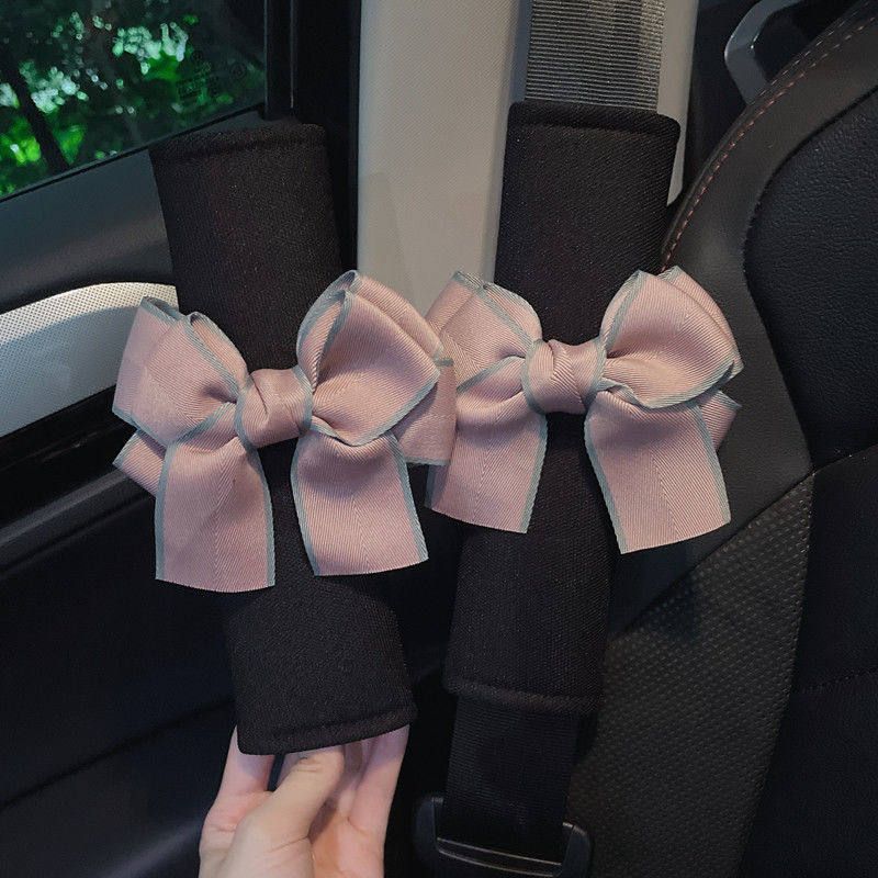 German High-End Car Seatbelt Shoulder Pads, a Pair of Anti-Neck-Strangling Plush Soft Car Interior Accessories, Creative and Cute