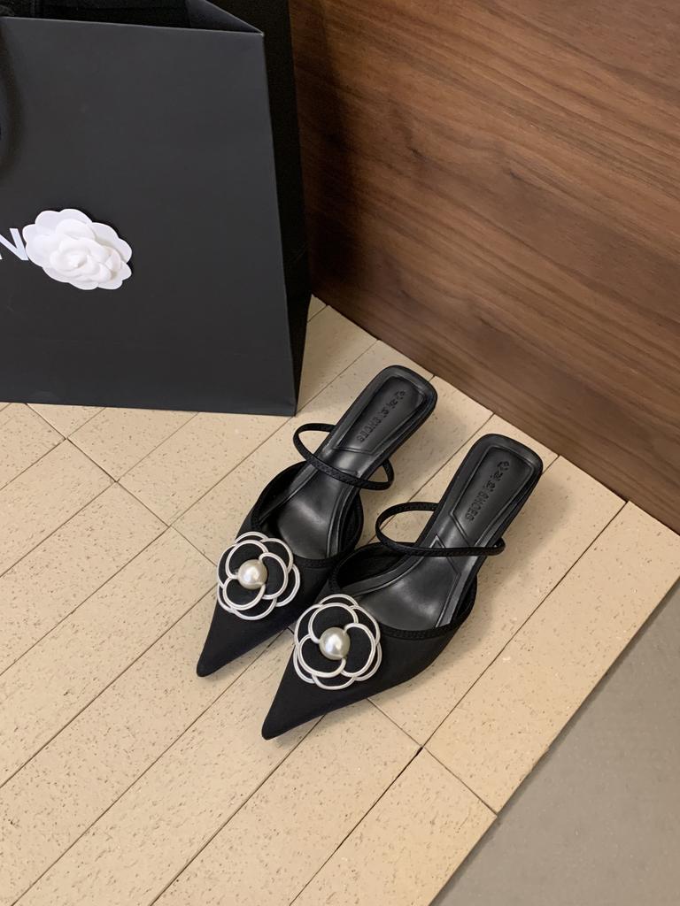 2025 New Spring and Summer Korean Version French Xiaoxiangfeng Temperament Niche Commuting Single Shoes Women's Shoes Flower Pointed Shoes