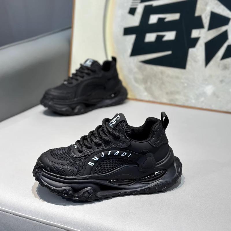 

Новые модные мужские кроссовки Four Seasons с толстой подошвой для студентов и мальчиков, трендовые кроссовки с мягкой подошвой, дышащие, повседневные кроссовки для бега 44 чёрный