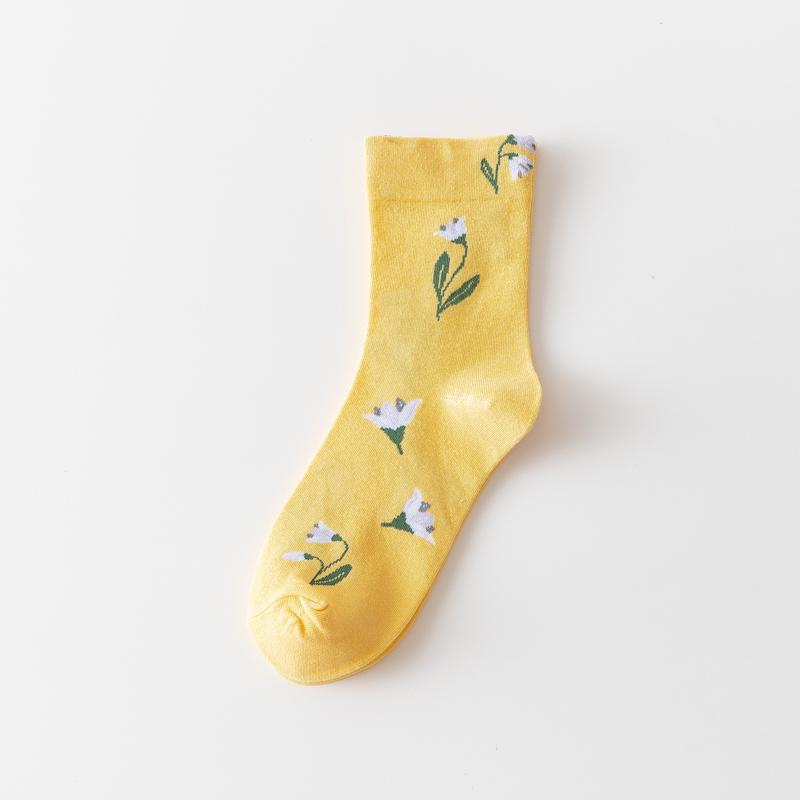 1 Pair of Women's Fashionable Flower Pattern Middle Tube Socks Made of Cotton, Sweat Absorbing and Breathable for Daily Use