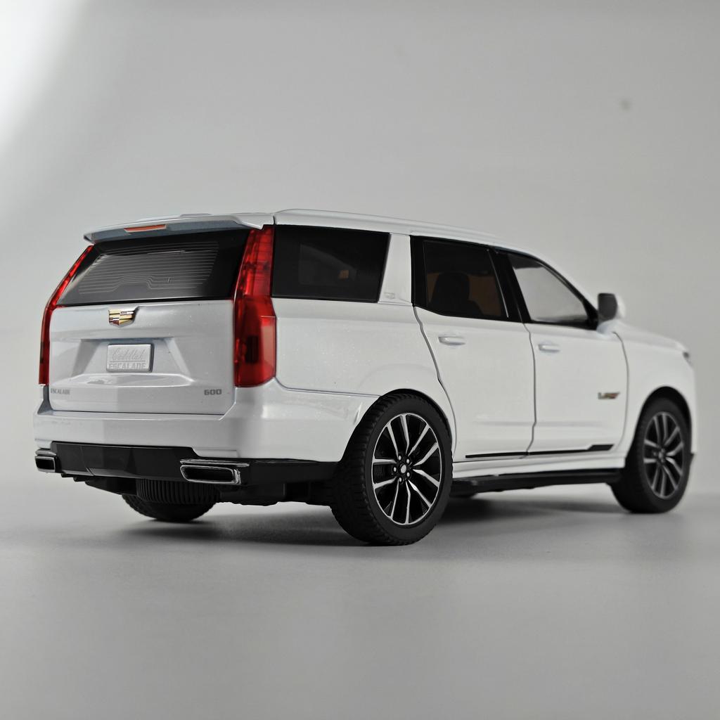 1/24 Scale Cadillac Escalade SUV Alloy Diecast Model Pull Back Toy Gift For Friends Collection Of Hobby Decorative Fine Present