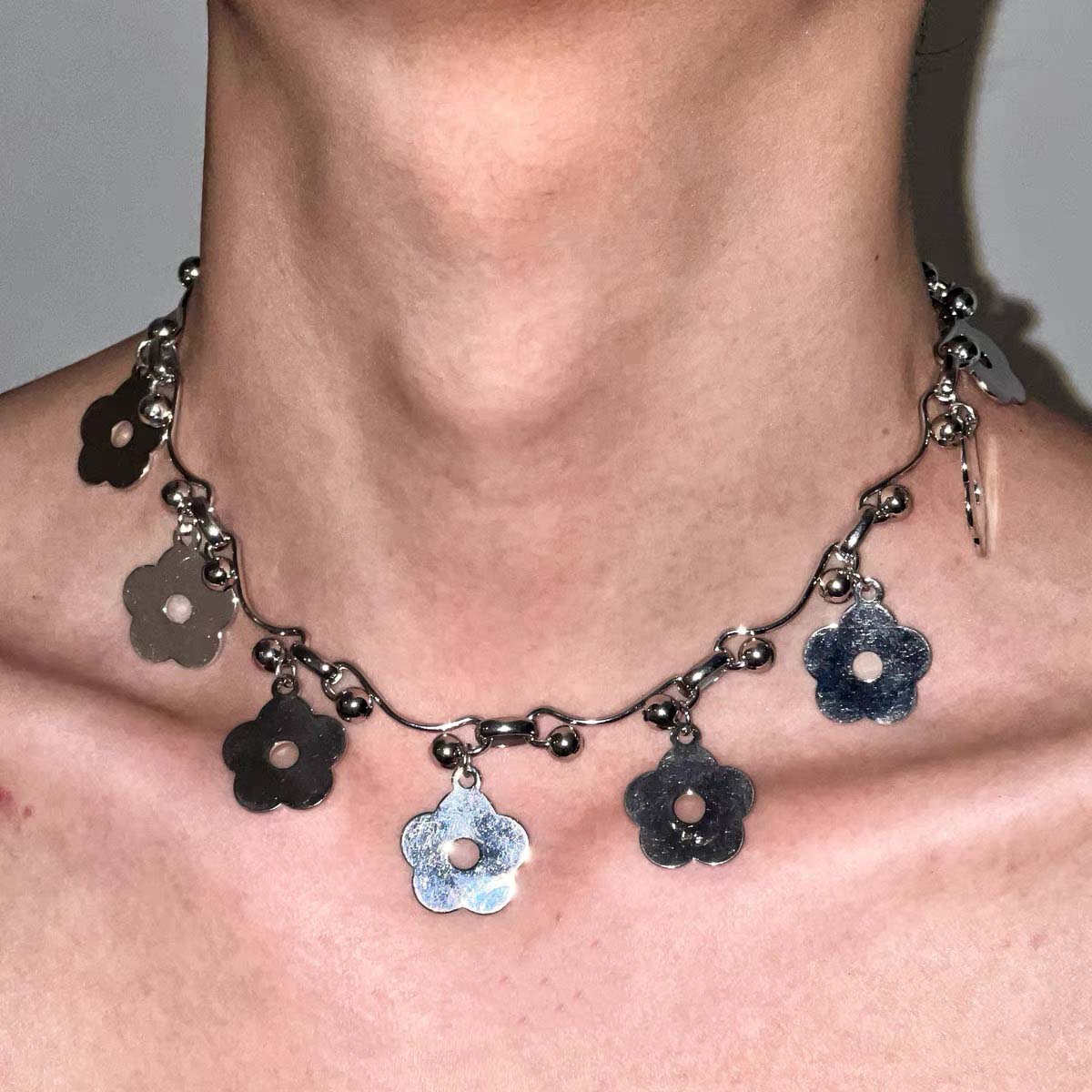 Punk Flower Pendant Necklace for Women Fashion Geometric Metal Small Round Ball Splicing Necklace Popular Street Jewelry Gifts