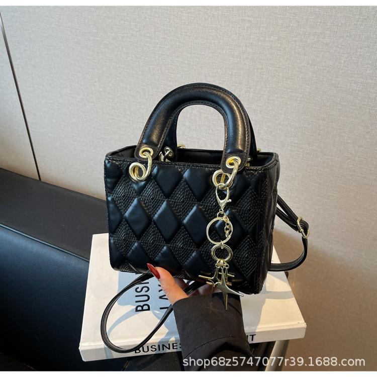 High-end fashion Dai Fei bag women's bag 2025 new commuter diamond handbag niche design one-shoulder crossbody bag