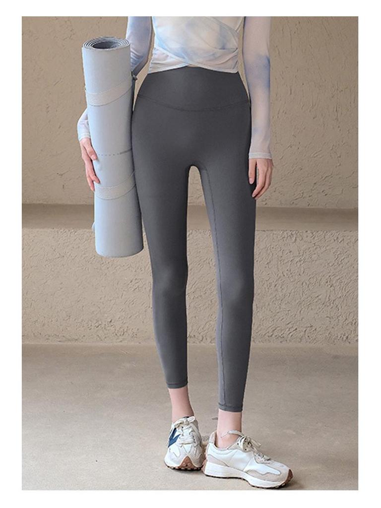 High-End Women's Yoga and Fitness Set: Lightweight, Quick-Drying Sportswear for Autumn and Spring.