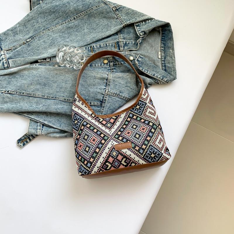 

Сумка-тоут в национальном стиле большой вместимости 2025 лето новая модная сумка на плечо в зарубежном стиле универсальная студенческая повседневная сумка для занятий