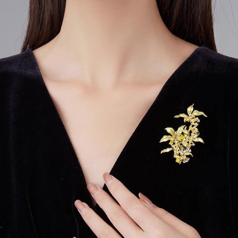 Retro Osmanthus Blue Fragrance Brooch, High-end Women's Exquisite and Light Luxury Osmanthus Brooch, Niche Design Sense Brooch