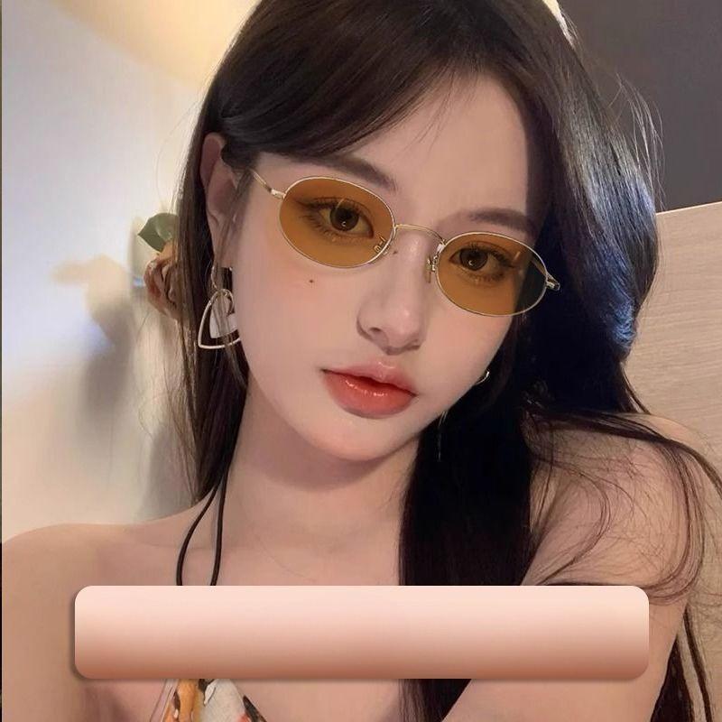 Light-sensitive Photochromic Myopia Eyeglasses for Men And Women Luxury Blue Lightweight Filtering Eyeglasses Fashion Oval-shaped Frame (0 To -4.0)